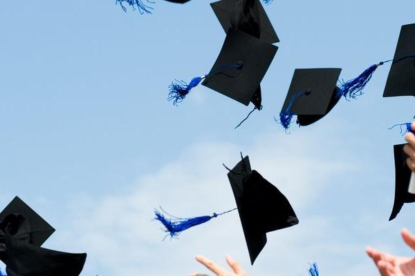 ما هو الفرق بين التأجيل والاعتذار