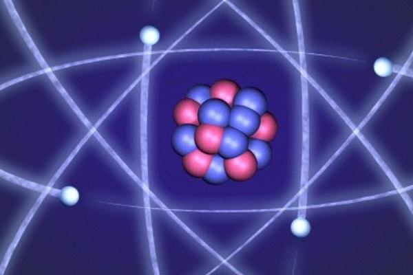 مما تتكون الذرة