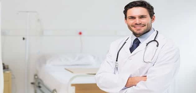 موضوع التعبير للطبيب مع العناصر