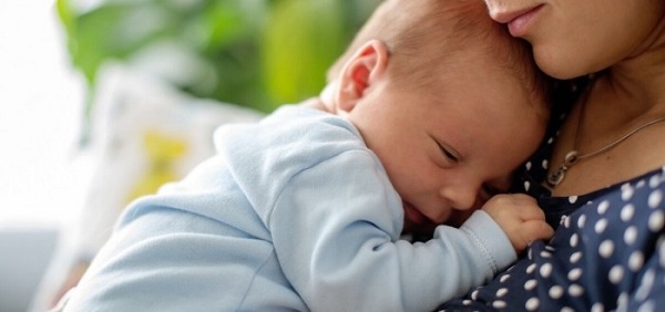 موضوع تعبير عن عيد الأم بالعناصر والمقدمة والخاتمة